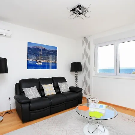 With A Parking Space - 11863