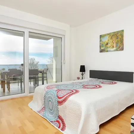 With A Parking Space - 11863 * Split