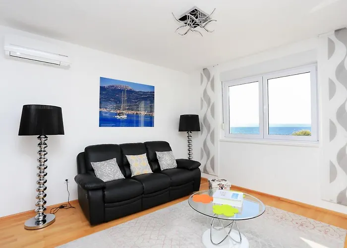 With A Parking Space - 11863