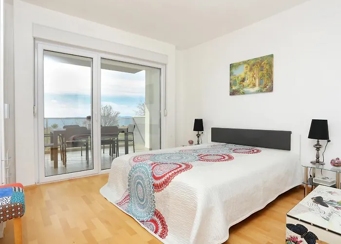 With A Parking Space - 11863 * Split