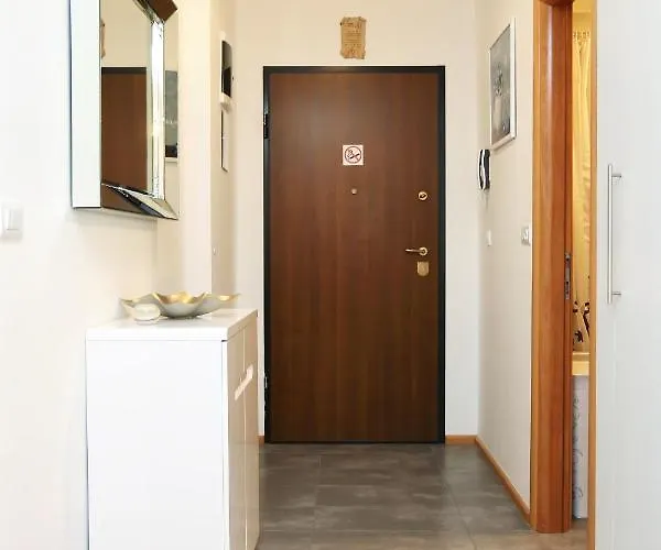 Apartmán With A Parking Space - 11863 Split